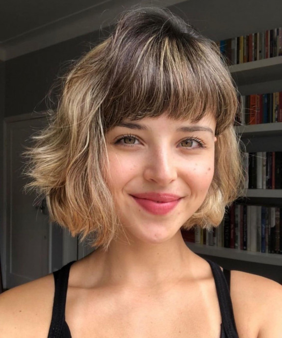 41 Cute French Bob Haircuts — Layered Bob Haircut + Fringe