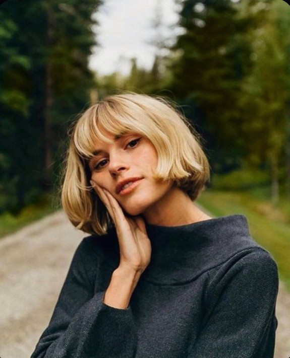 41 Cute French Bob Haircuts — Golden Blonde French Bob