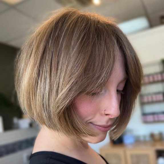 41 Cute French Bob Haircuts — Short Bob + Curtain Bangs