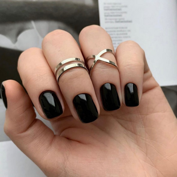 60+ Charming Black Nail Ideas — Simple Glossy Black Short Nails