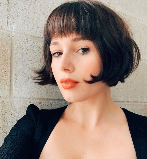 french bob haircuts 2022, french bob round face, french bob straight hair, french bob over 50, french bob haircut 2022, french bob haircut without bangs, classic french bob haircut, french bob thin hair, messy french bob, curly hair french bob