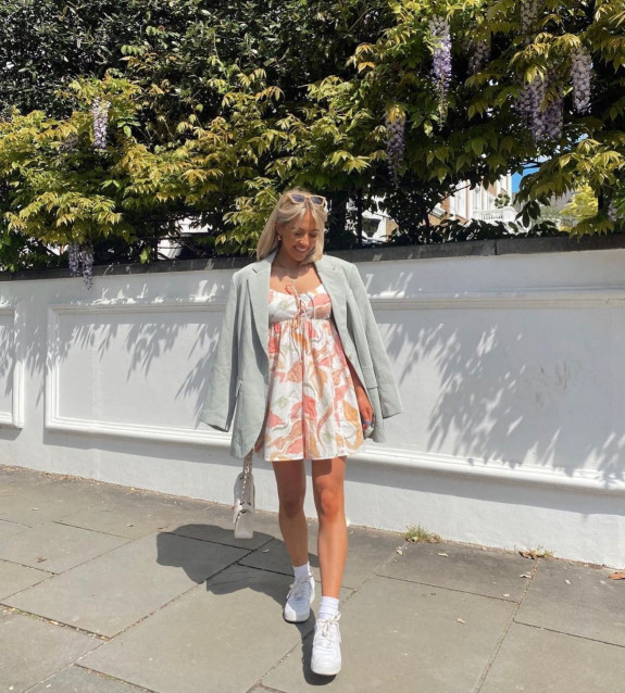 50 Cute Summer Dress Ideas to Wear in 2022 — Peach Color Print Mini Dress + Blazer