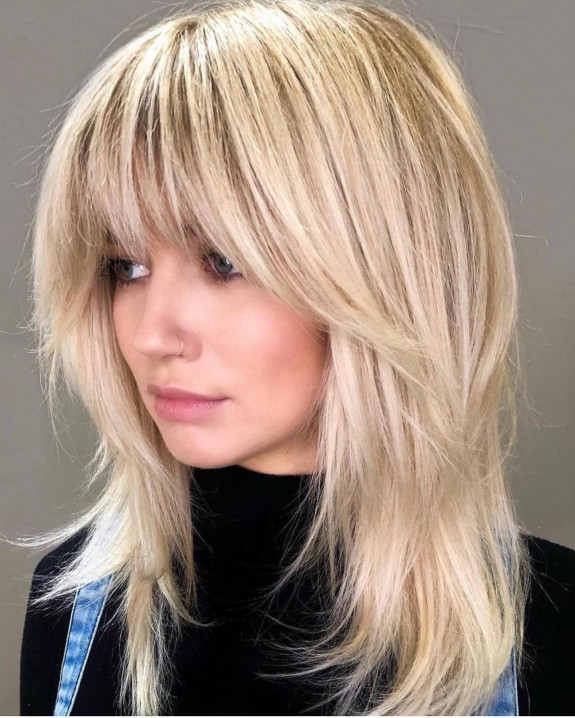 37 Best Pageboy Haircut Ideas 2022 — Blonde Shaggy Pageboy Medium Length