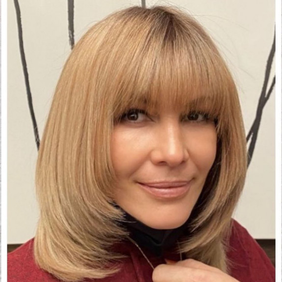 37 Best Pageboy Haircut Ideas 2022 — Honey Blonde Medium Haircut