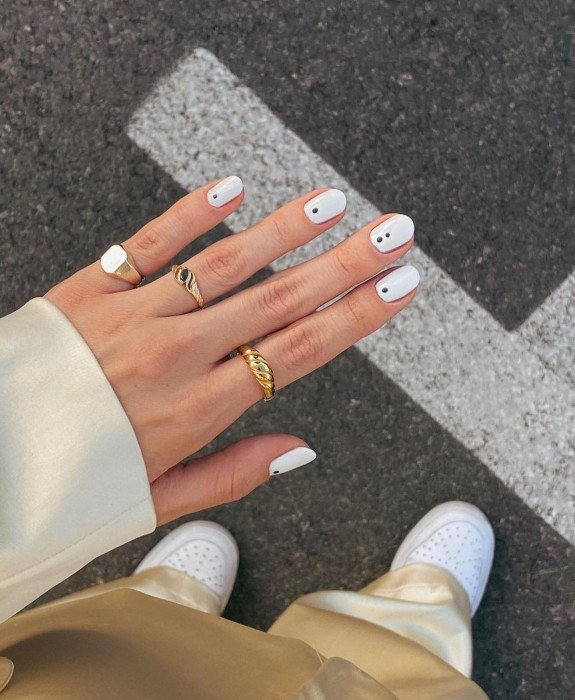 31 White Nails With Design — Minimalist White Nails with Design