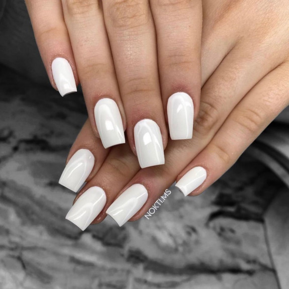 31 White Nails With Design — Simple Milky White Polish Nails