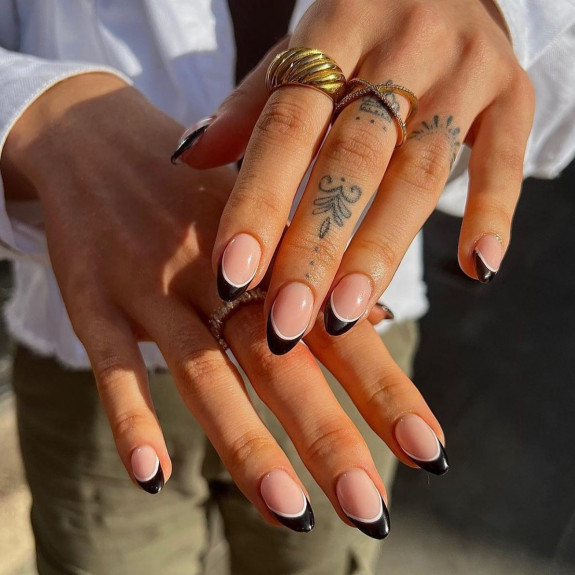 54 Cute French Tip Nail Ideas — White Lines + Black French Tips