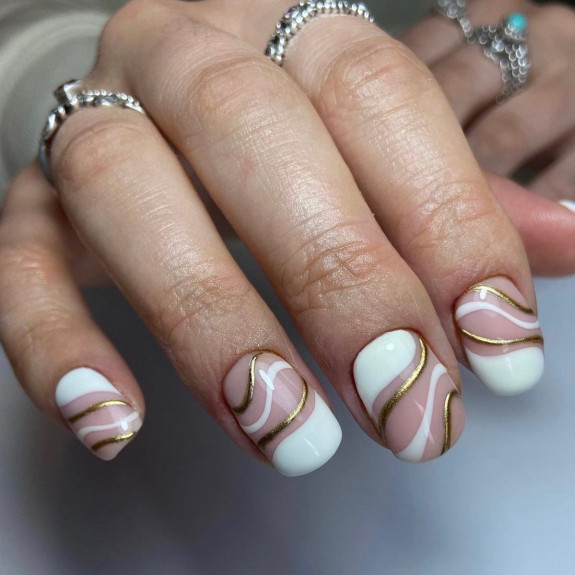 31 White Nails With Design — Gold and White Swirl Short Nails