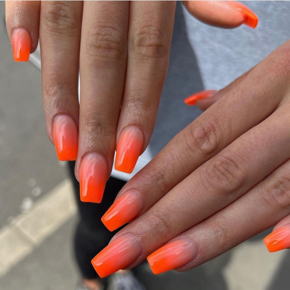 25 Nail art ete 2022 — Ombre Orange Tapered Nails