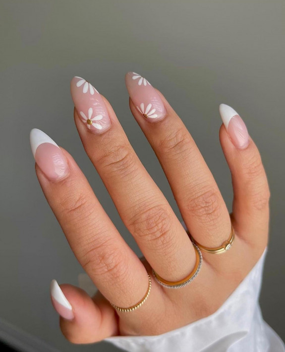 31 White Nails With Design — Flower White Nails