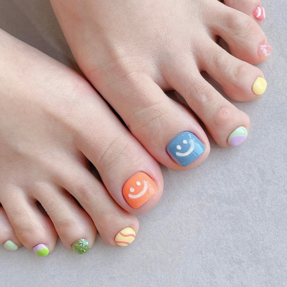 30 Summer Pedicure Designs 2022 — Mix and Match Color Toe Nails with Smiley Faces