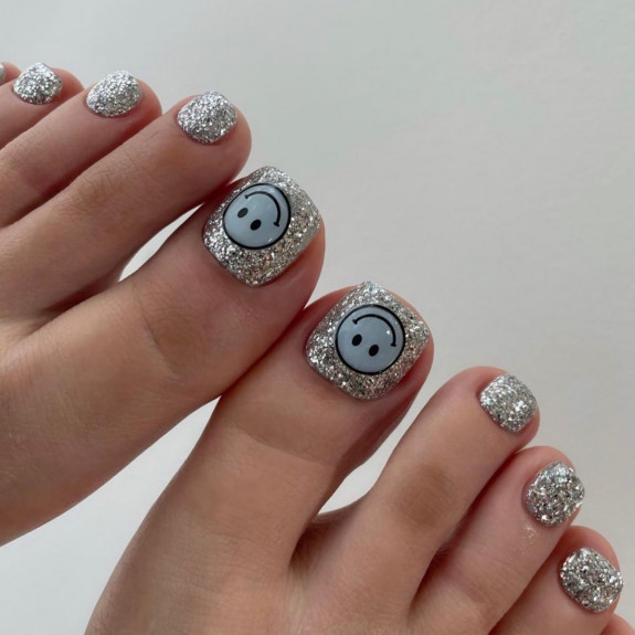 30 Summer Pedicure Designs 2022 — Glittery Silver Toe Nails with Smiley Faces