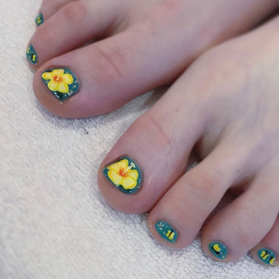 30 Summer Pedicure Designs 2022 — Yellow Flower Green Toe Nails