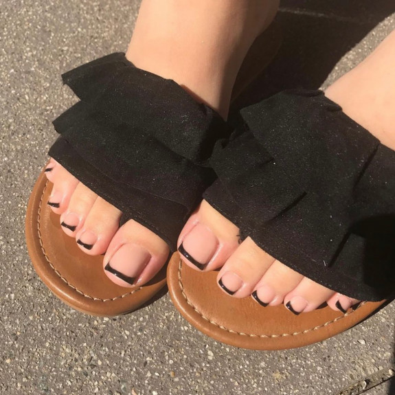 30 Summer Pedicure Designs 2022 — Black French Toe Nails