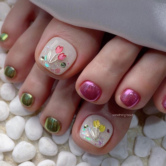 30 Summer Pedicure Designs 2022 — Pink and Green Chrome Toe Nails with Flowers