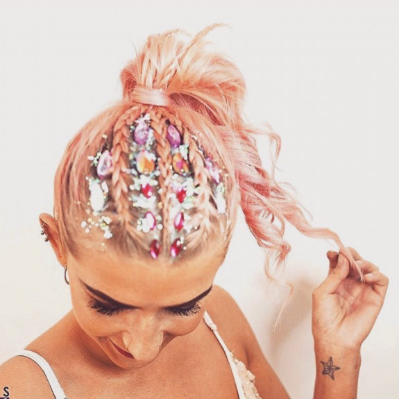 40 Cute and Colorful Festival Hairstyles — Glitter Peach Hairstyle