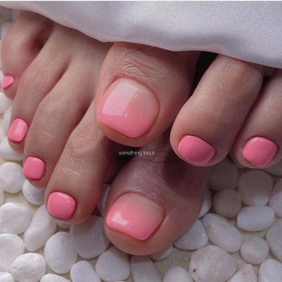 30 Summer Pedicure Designs 2022 — Ombre Pink Toe Nails