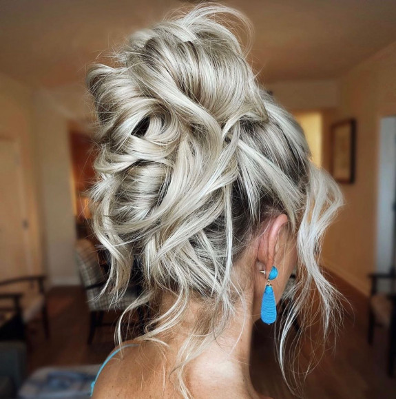 47 Summer Hairstyles 2022 — Messy Updo Hairstyle