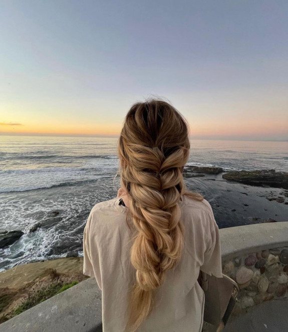 47 Summer Hairstyles 2022 — Loose Pull Through Braid Hairstyle