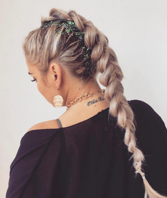 festival hairstyles easy, festival hairstyles braids, festival hairstyles, festival hairstyles 2022, festival hairstyles for black hair, colorful festival hairstyles, festival hairstyles for medium hair, festival hair ideas, braid festival hairstyles, pink festive hair ideas, festival hairstyle glitter