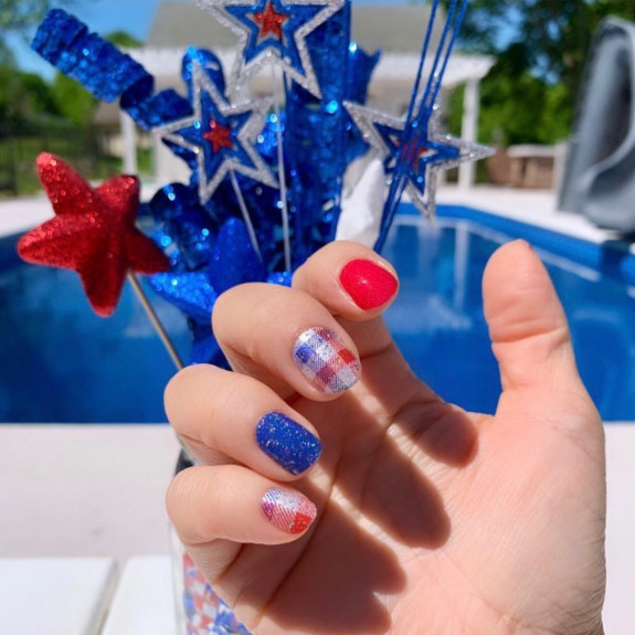 38 Cute Memorial Day Nails — Blue and Red Checker Nails