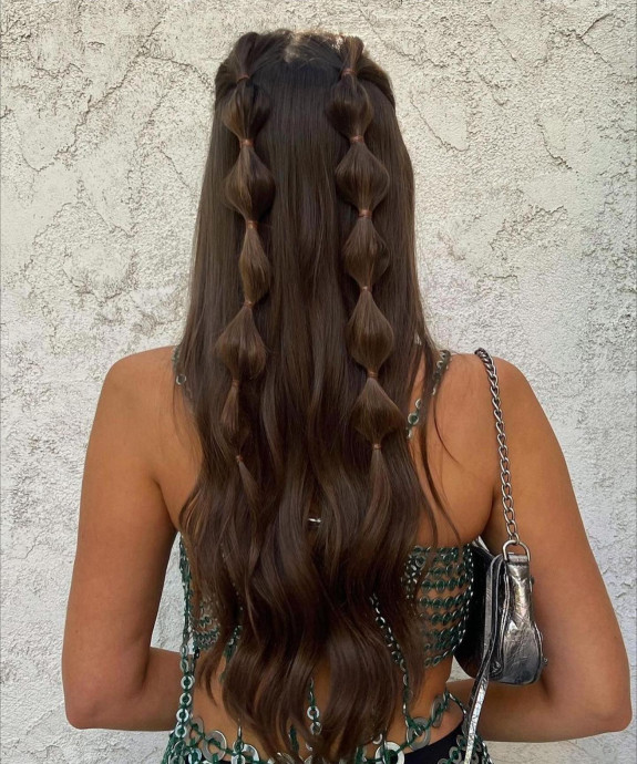 43 Music Festival Hair Ideas — Bubble Braid Half Up Hairstyle