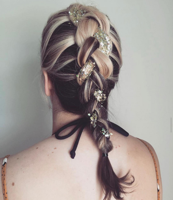 40 Cute and Colorful Festival Hairstyles — Simple Braid + Glitter