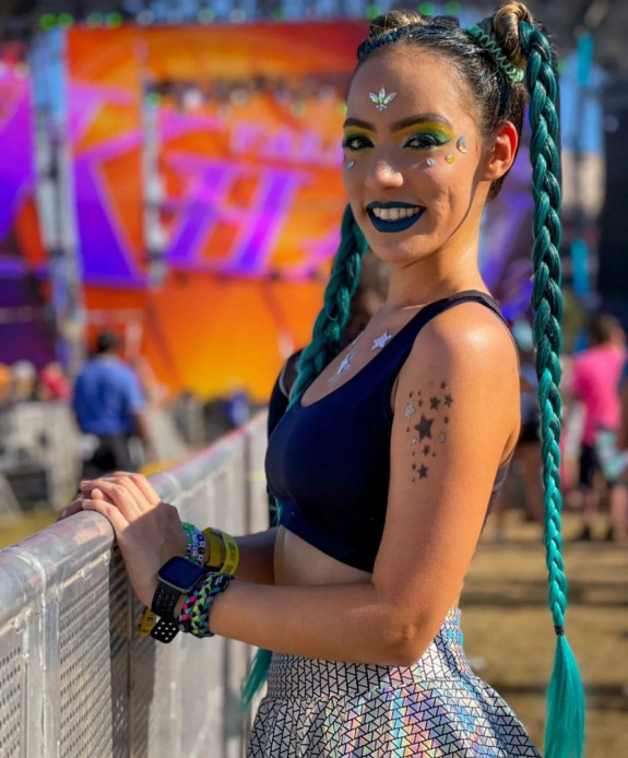 43 Music Festival Hair Ideas — Green Braids