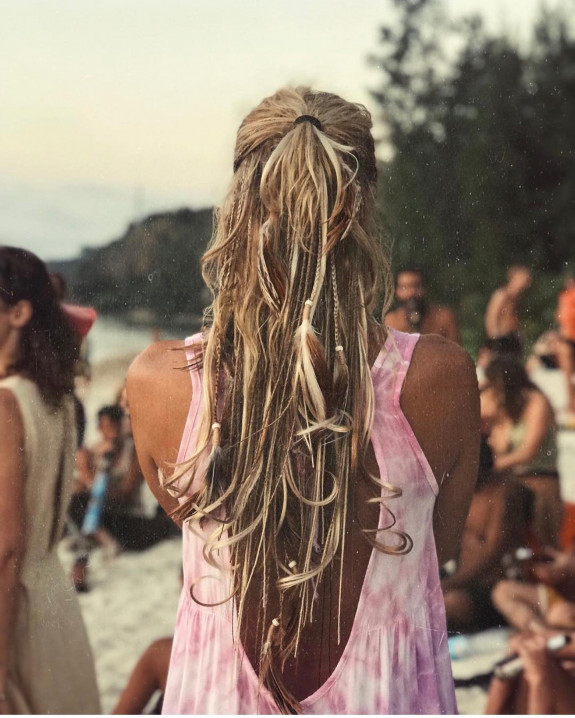 43 Music Festival Hair Ideas — Boho Hairstyle with Feathers