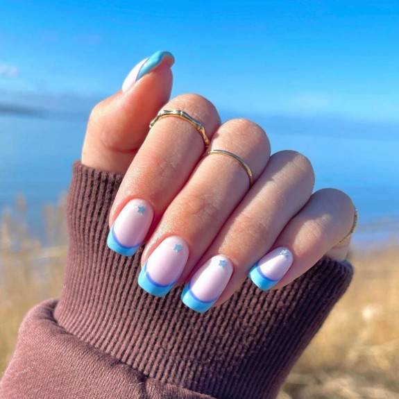 37 Sky Blue French Tip Nails — Two-Toned Blue Nails + Tiny Stars