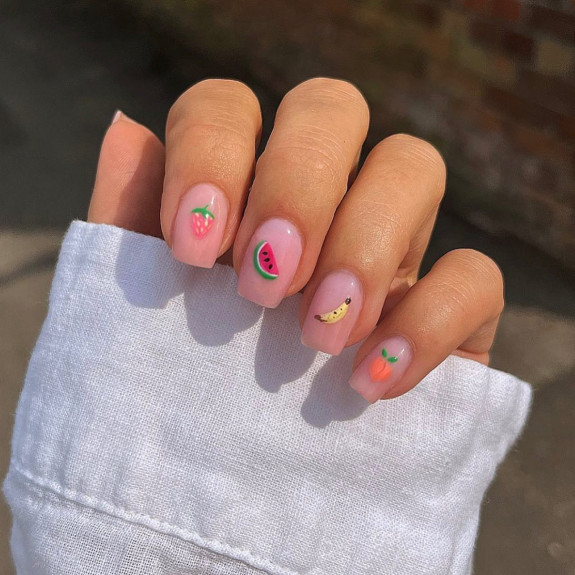 https://thebestacrylicnails.com/45-pretty-summer-nails-that-suit-everyone/