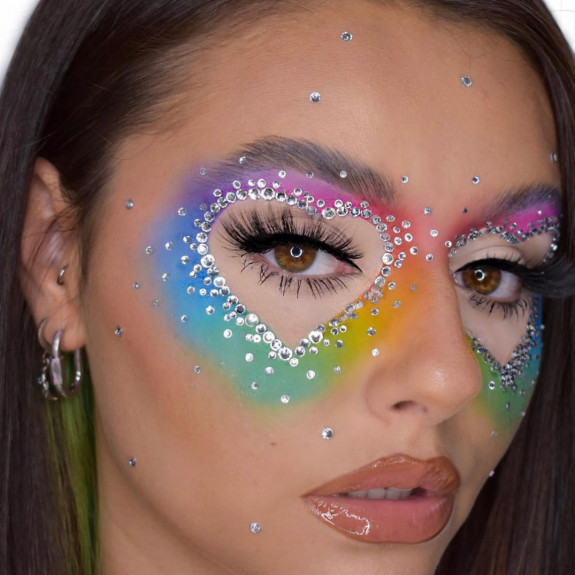 32 Pride Makeup Looks — Ombre Rainbow Heart-Shaped Makeup