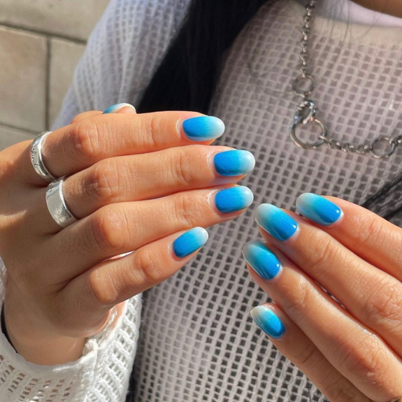 45 Pretty Summer Nails That Suit Everyone — Ombre Blue and White  Nails