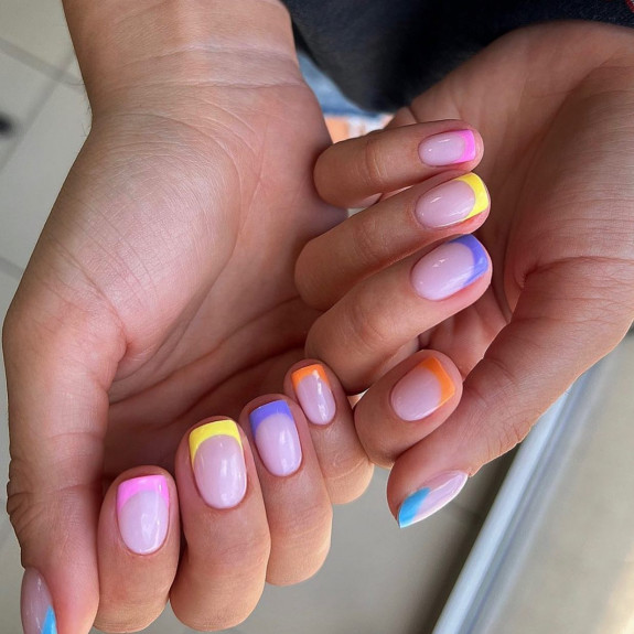 https://thebestacrylicnails.com/45-pretty-summer-nails-that-suit-everyone/