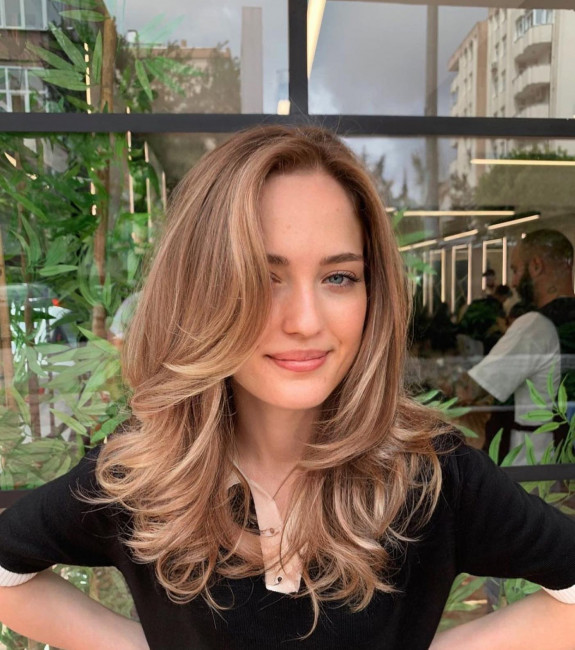 40 Curtain Bangs Ideas in 2022 — Ginger Blonde Medium Layered Haircut