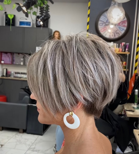 40 Short Haircuts for Women — Smokey Bixie Haircut