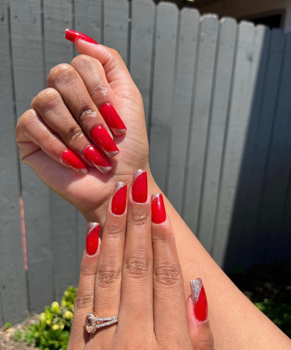 30 Summer Red Nails — Gold Glitter Red Nails