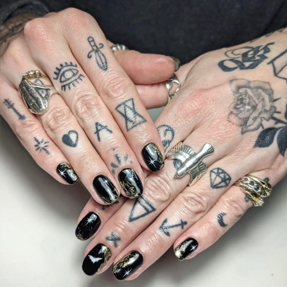 40 Halloween Nails in 2022 — Glittery and Black Short Nails