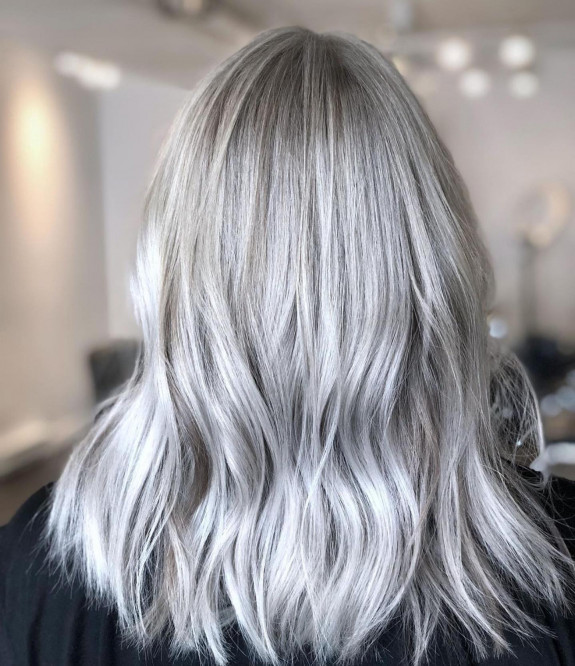 28 Granny Grey Hair Color Ideas — Silver Blonde Wavy Haircut