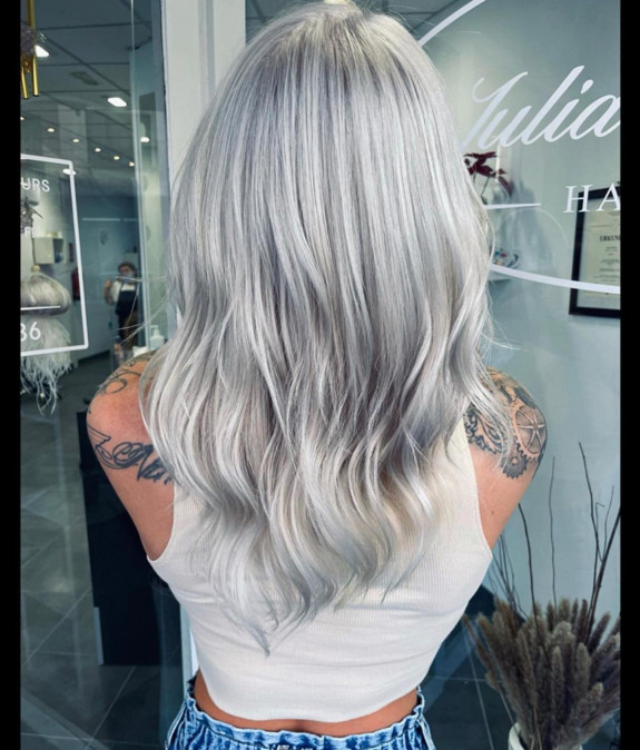 28 Granny Grey Hair Color Ideas — Layered Cut Silver Granny Hair Color