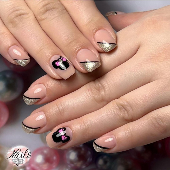 32 Cute Minnie Mouse Nail Ideas — Minnie + Glitter Side Tip Nails