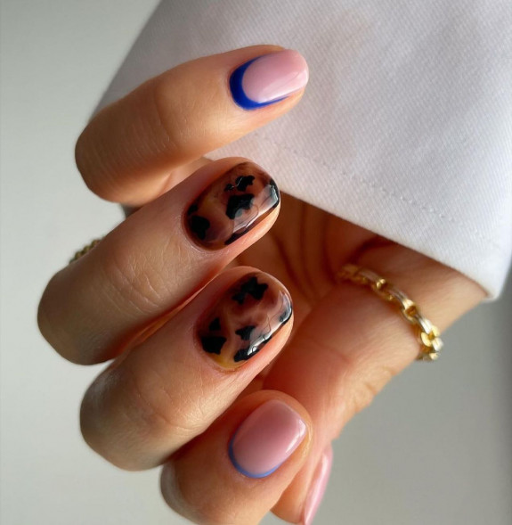 30 Stylish Fall Nail designs — Blue Reverse French + Tortoiseshell Nails