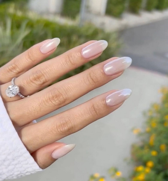 21 Glazed Donut Nails — Hailey Bieber Chrome Nails