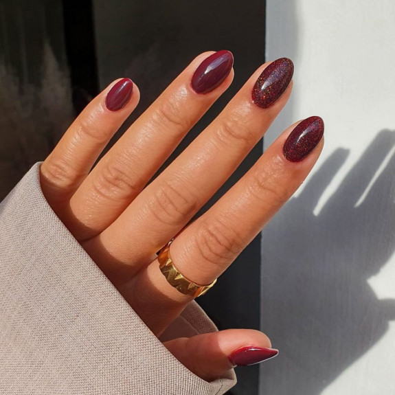 40 Trendy Fall Nails in 2022 — Shimmery Burgundy Nails