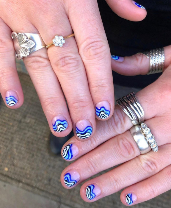 30 Psychedelic Nail Designs — Blue Wavy Short Nails