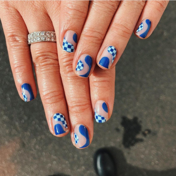 40 Trendy Fall Nails in 2022 — Blue Checker Short Nails