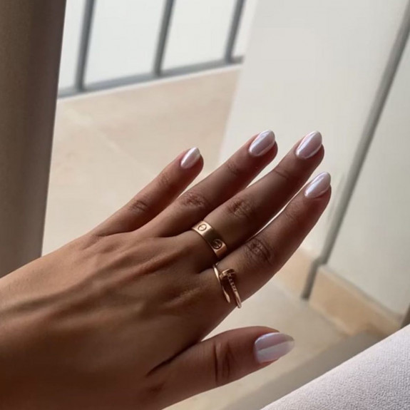 21 Glazed Donut Nails — Hailey Bieber Pearl Short Nails