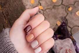 radient berry tone nails, fall nail designs 2022, burgundy nails, simple fall nail designs, fall nail designs short, mix and match fall designs, different color fall nails, fall 2022 nail trends, brown nails, french tip nails fallGradient short nails in brown, caramel, taupe, and ivory tones, perfect for cozy autumn days.