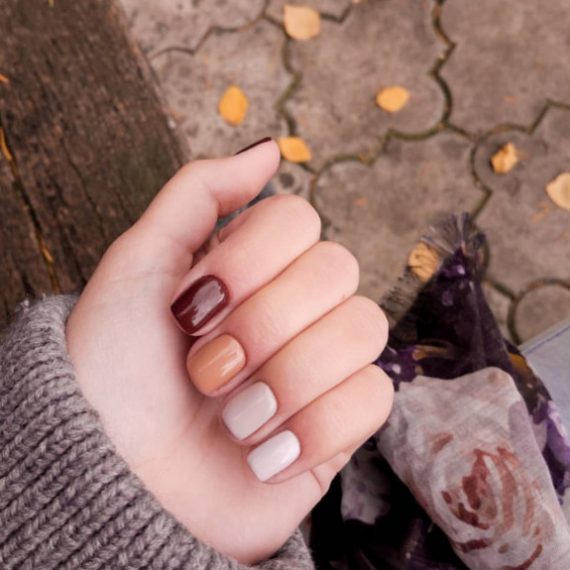 radient berry tone nails, fall nail designs 2022, burgundy nails, simple fall nail designs, fall nail designs short, mix and match fall designs, different color fall nails, fall 2022 nail trends, brown nails, french tip nails fallGradient short nails in brown, caramel, taupe, and ivory tones, perfect for cozy autumn days.