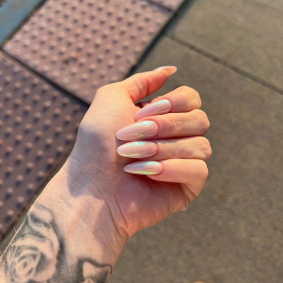 21 Glazed Donut Nails — Hailey Bieber Pearl Glazed Donut Nails